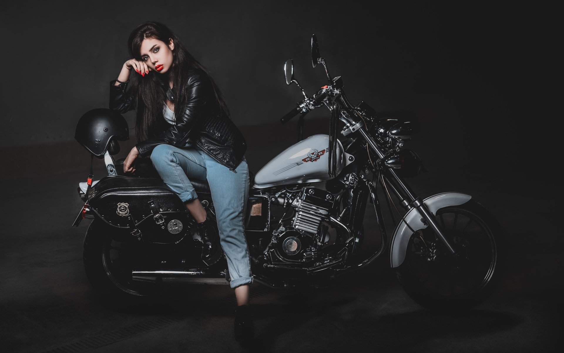 Biker girls: style and drive in Karaj
