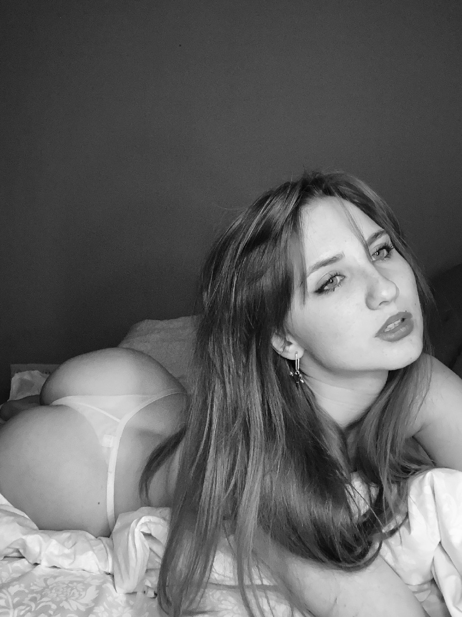 Take a pause and enjoy Nata nude — streaming from Karaj