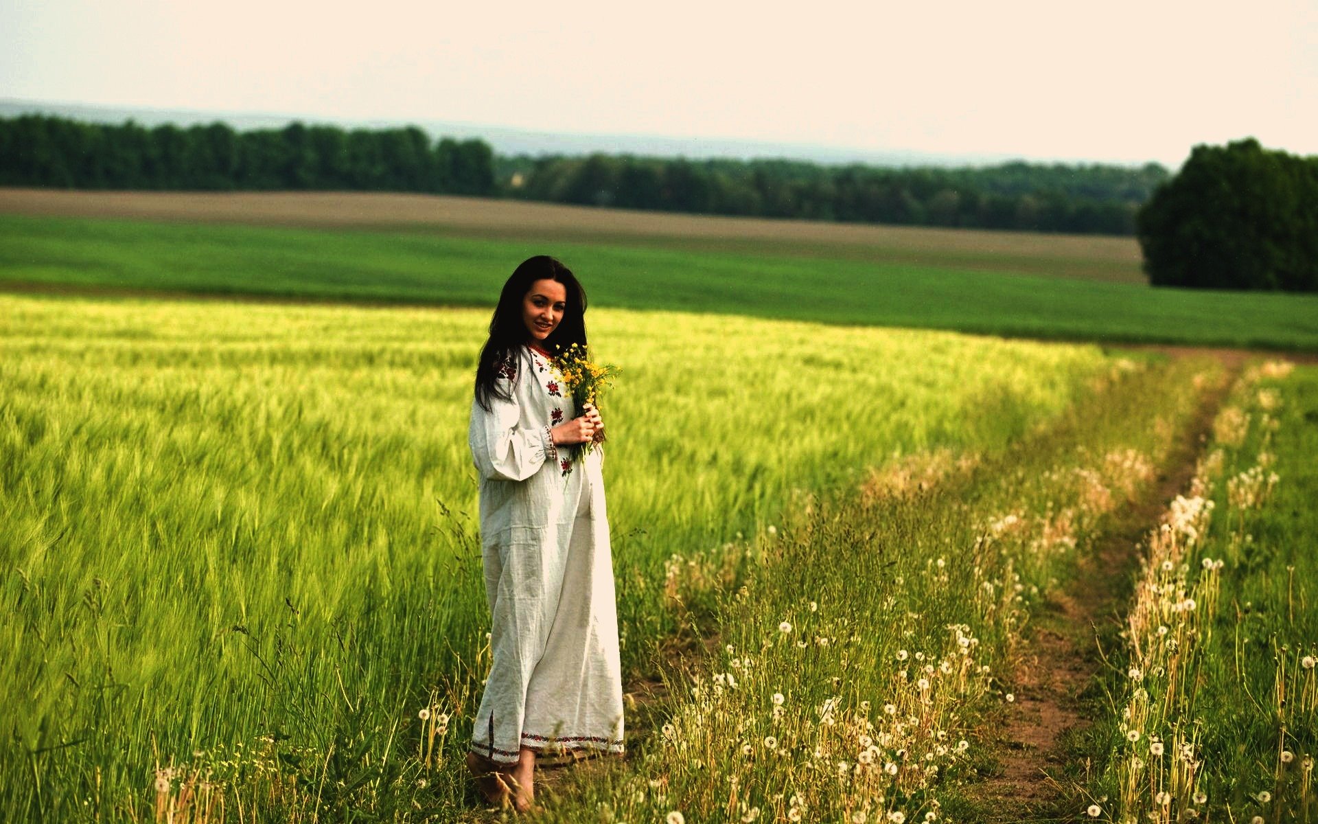 Women in Slavic costumes in Karaj