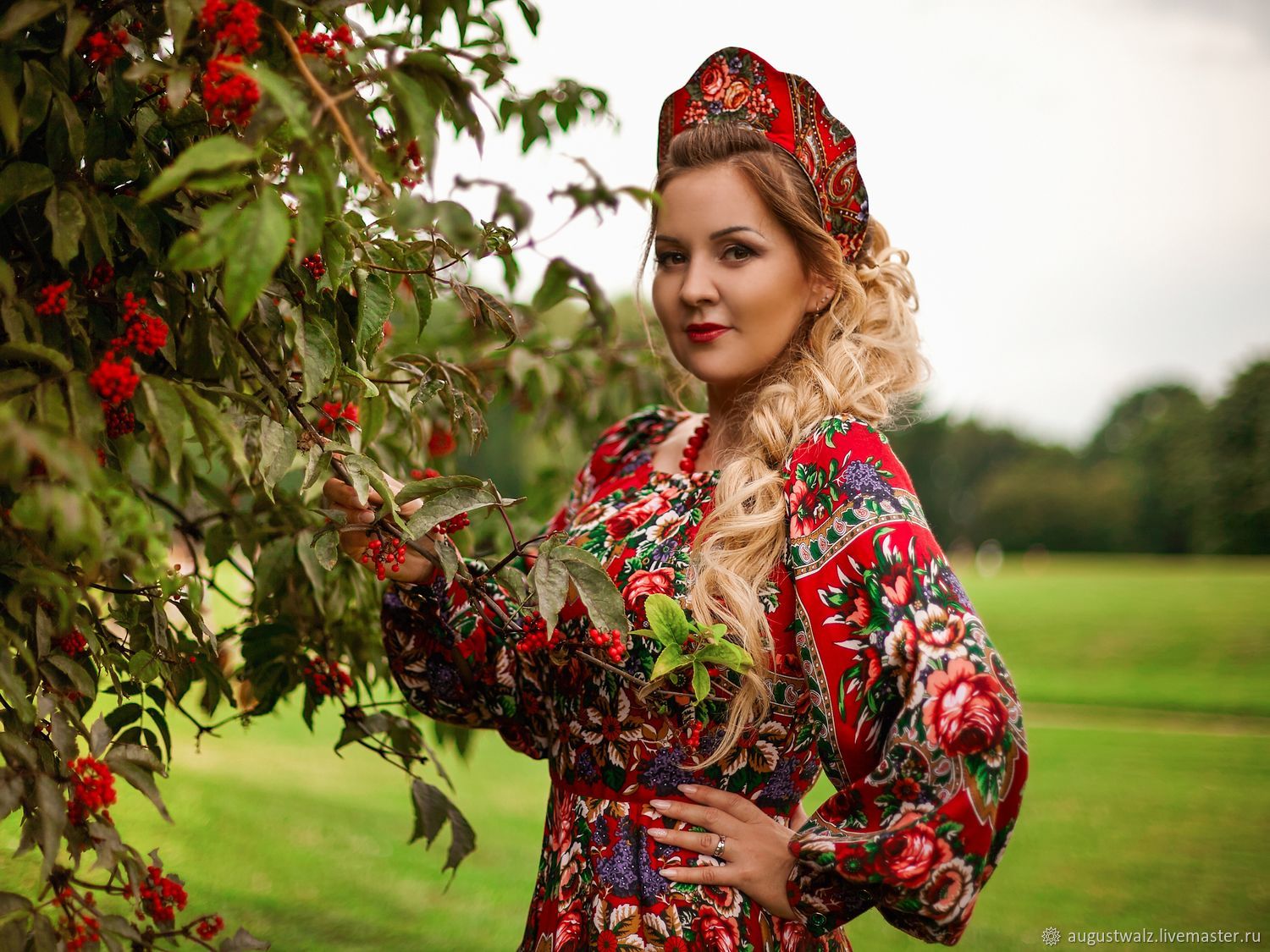Women in Slavic costumes in Karaj