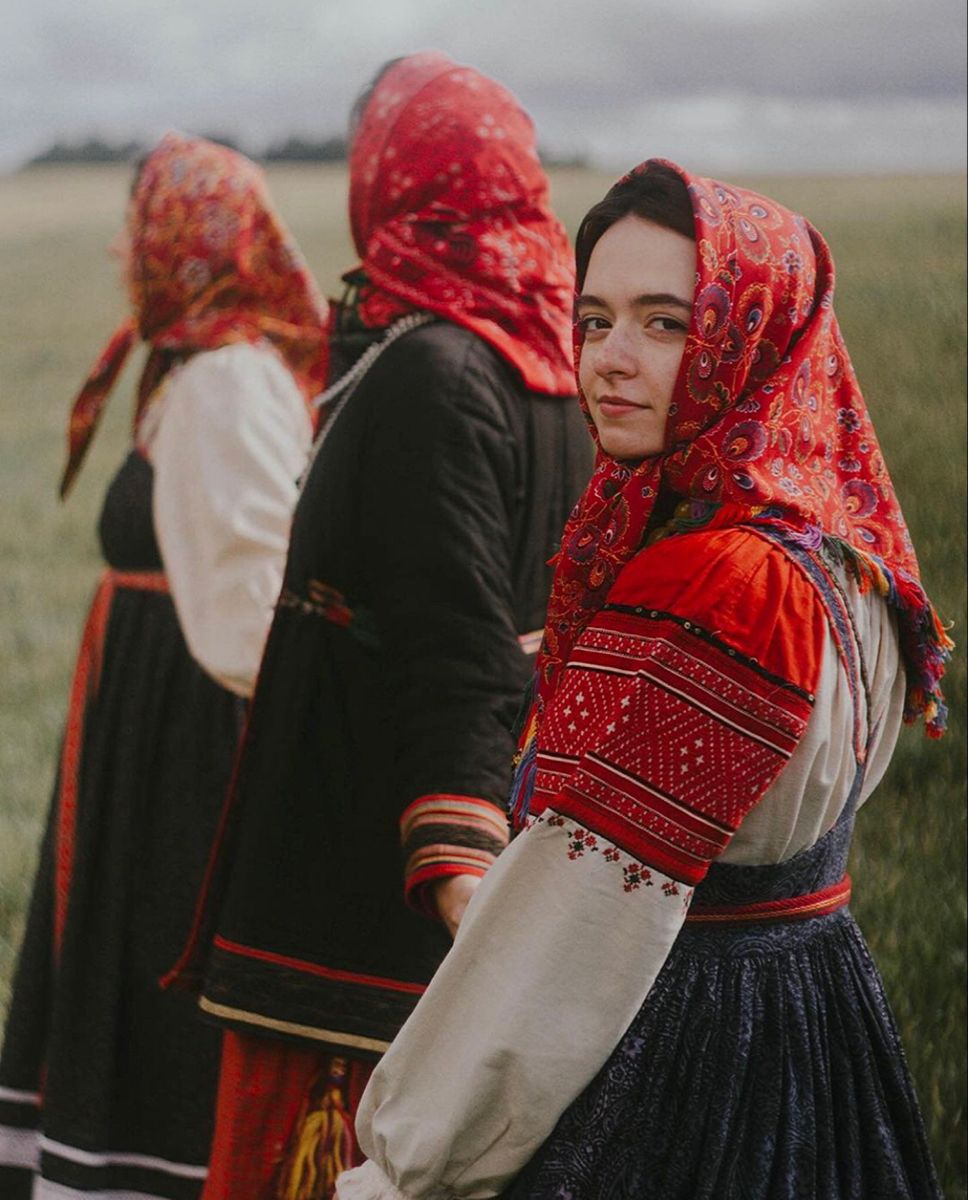 Women in Slavic costumes in Karaj
