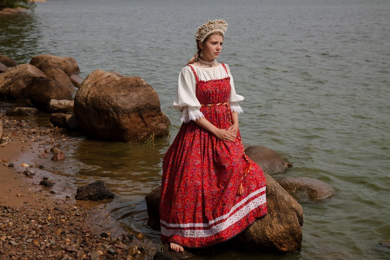Women in Slavic costumes in Karaj