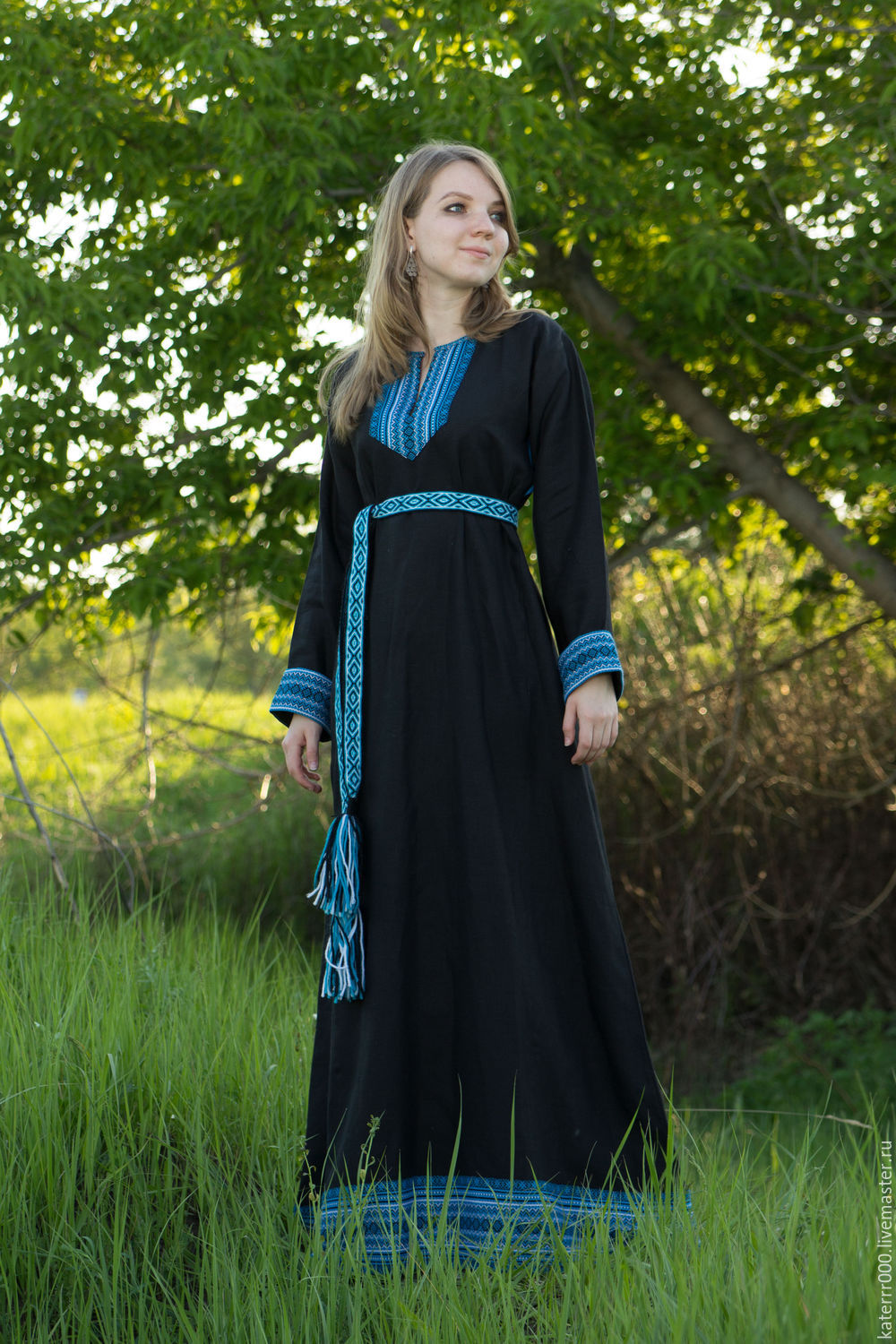 Women in Slavic costumes in Karaj