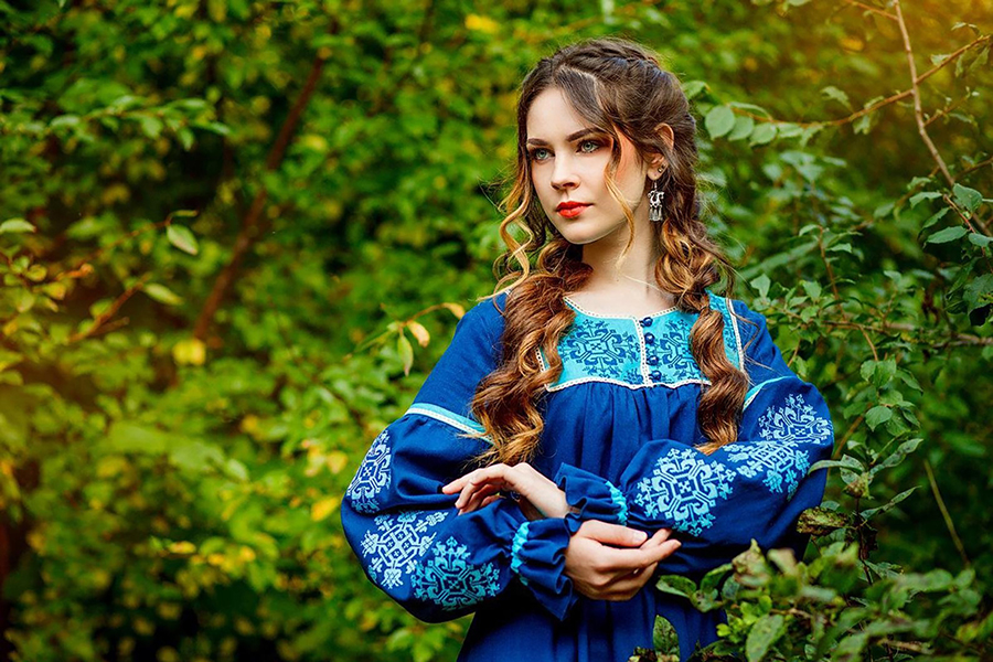 Sexy photo Women in Slavic costumes in Karaj