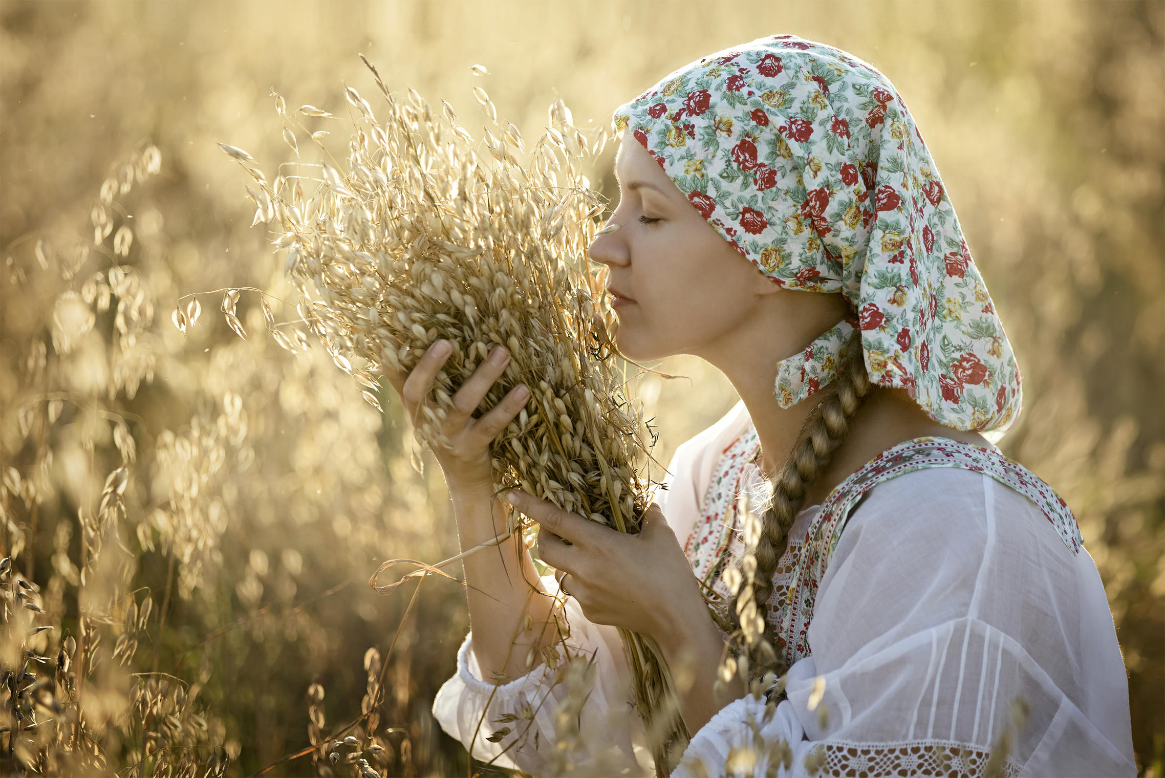 Photo Women in Slavic costumes in Karaj
