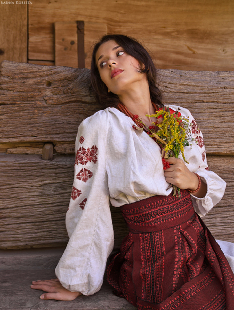 Girls in Slavic costumes in Karaj
