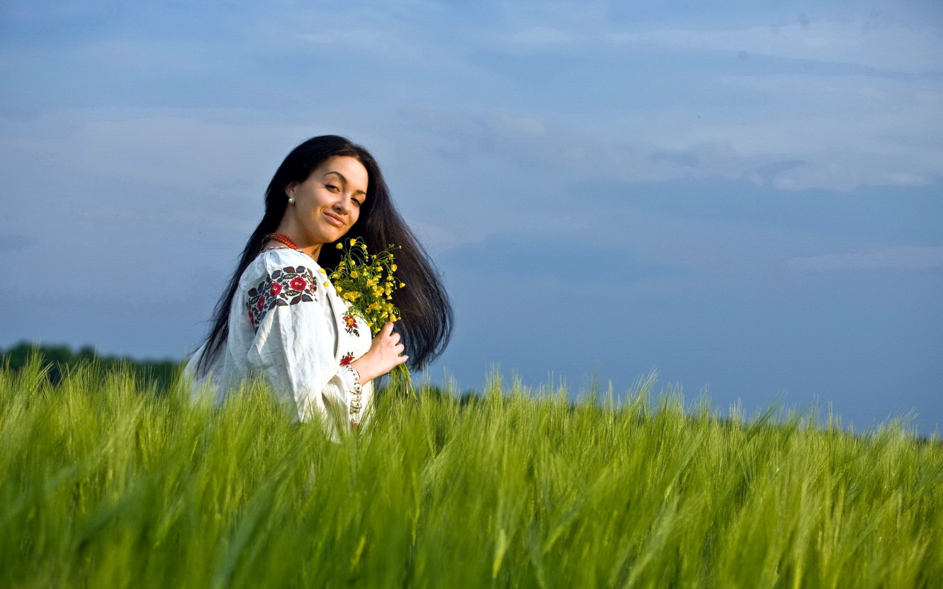 Girls in Slavic costumes in Karaj