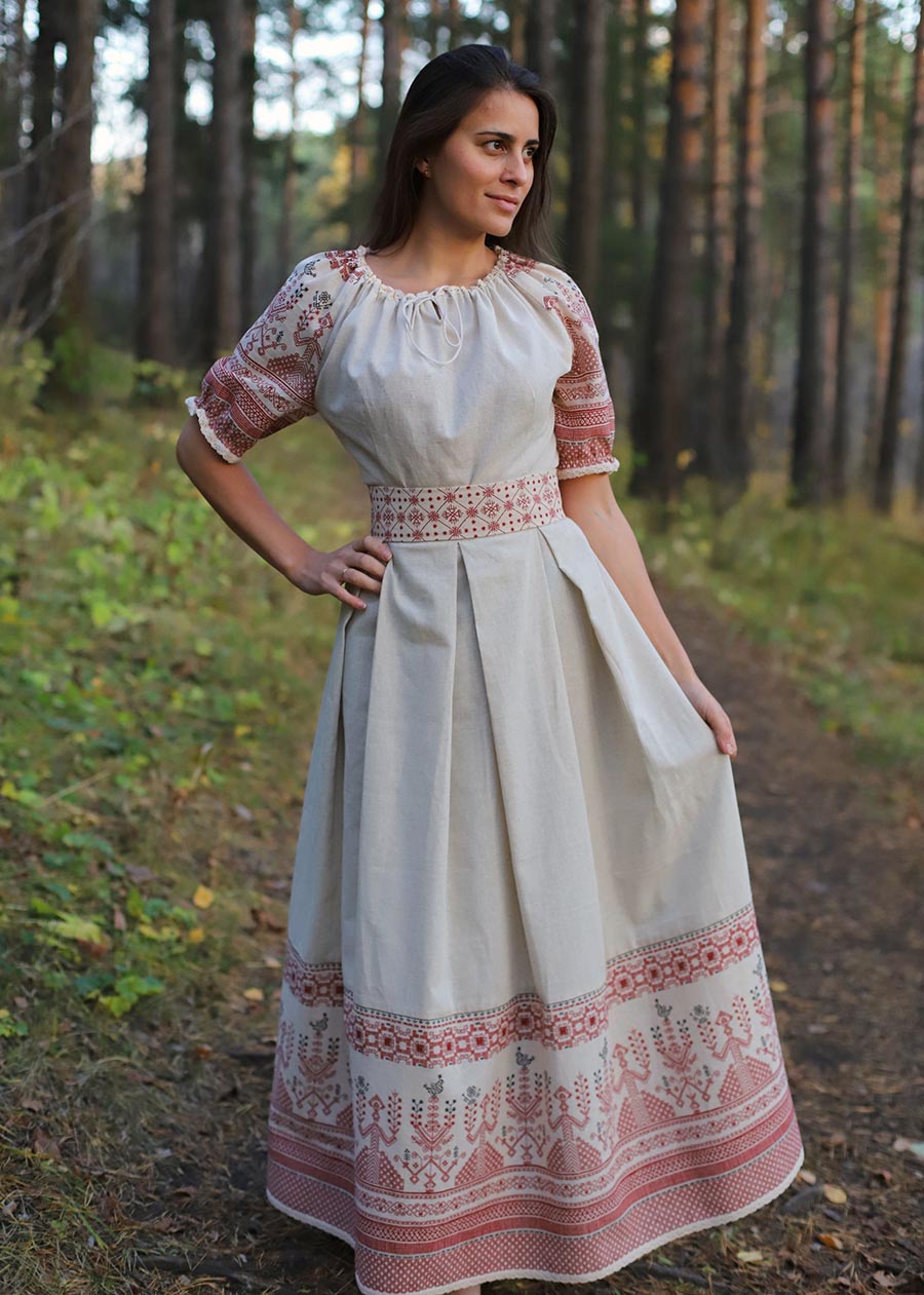 Girls in Slavic costumes in Karaj