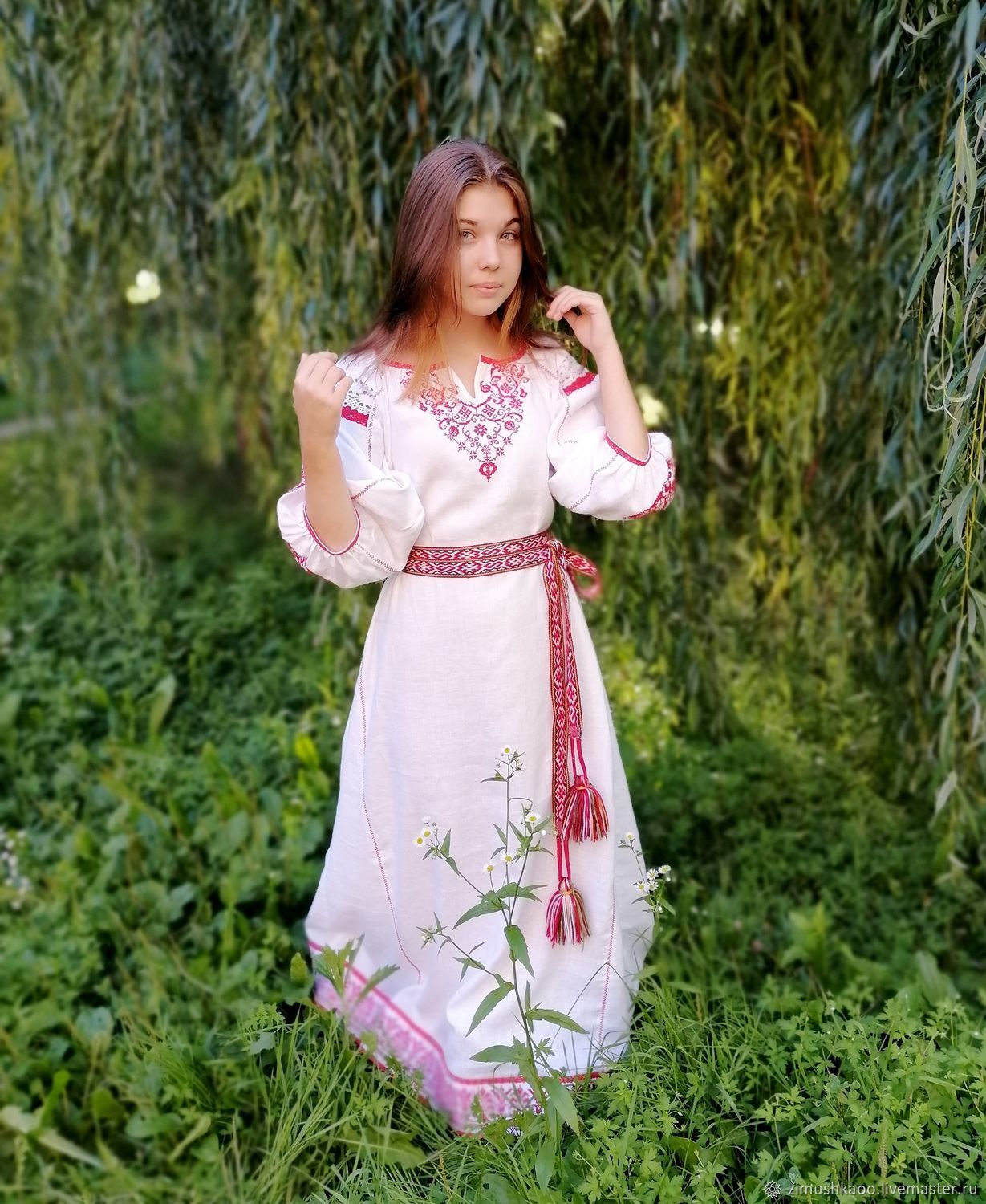 Girl Girls in Slavic costumes in Karaj
